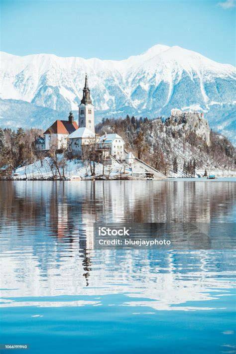 Jezero Bled s ostrovem a hradem
