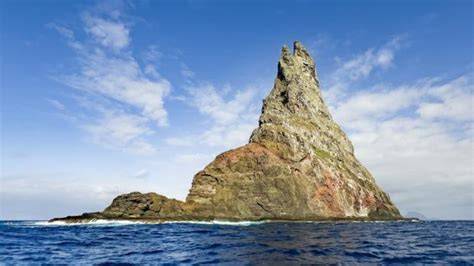 Ballova pyramida v Tichém oceánu