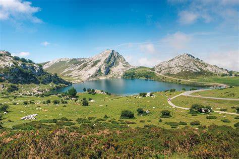 Asturské pobřeží a hory Picos de Europa