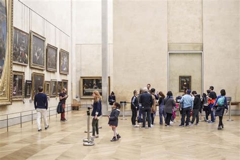 Interiér Louvru Mona Lisa pařížské umění