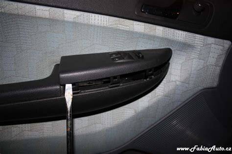 demontáž tapecu dveří Škoda Octavia II