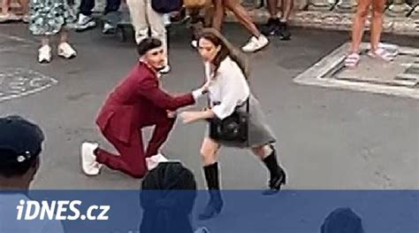 romantická žádost o ruku v Paříži