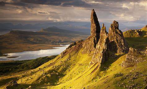 Ostrov Skye dramatické útesy a Old Man of Storr
