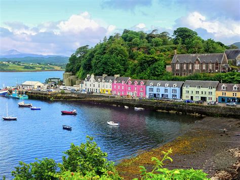 Portree barevné domy přístav ostrov Skye
