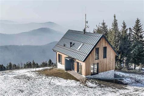 Moderní horské chaty pod Großglocknerem