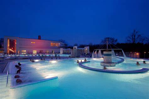 Europa Therme bazény umělá řeka a wellness