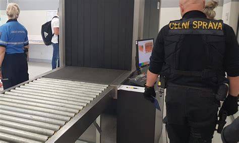Celní kontrola elektroniky na hranici