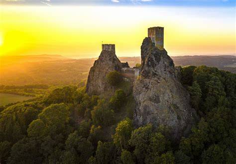Camping V ráji s výhledem na hrad Trosky