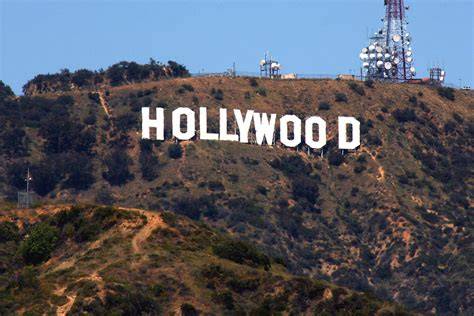 Hollywoodský nápis s panoramatem Los Angeles