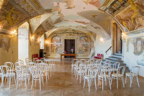 Sala terrena zámku Boskovice s výhledem do zahrady