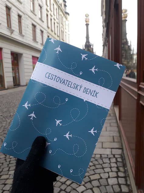 cestovatelský deník s mapou vstupenkami