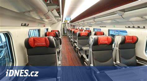 Pendolino interiér a průchod mezi vozy