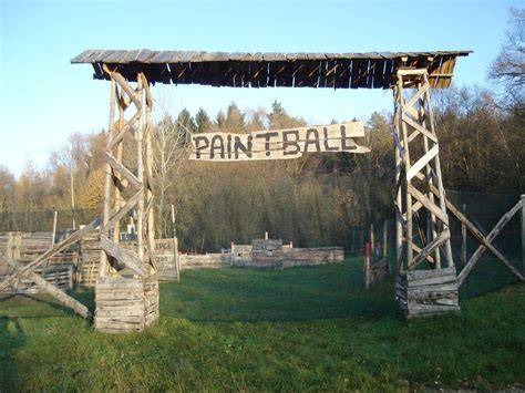 Paintballové hřiště s bunkrem a zákopy