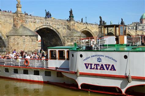 Parník Vltava na Slapské přehradě