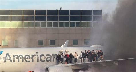 Letadlo American Airlines na letišti