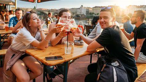 zahraniční turisté v Praze a České republice