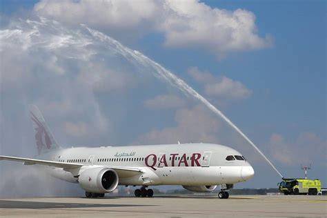 Letadlo Qatar Airways na letišti Praha