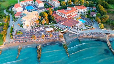 Vodní skluzavky a bazén hotelu Angela Beach