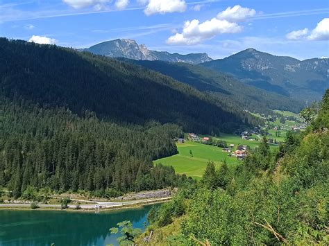 Výhled z věže na Lipenské jezero