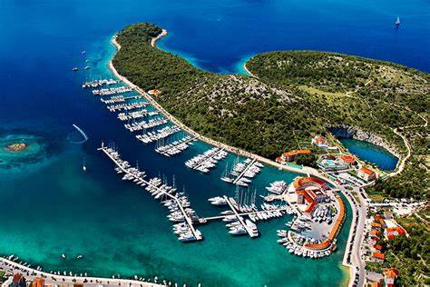 Rogoznica Marina Frapa a Jaderské moře
