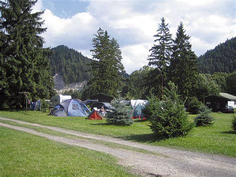 Camping Borová Sihoť pri rieke Váh