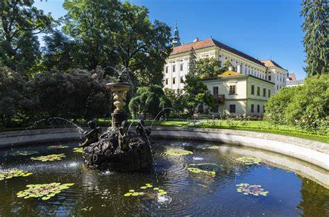 Podzámecká zahrada pavilony a kolonády