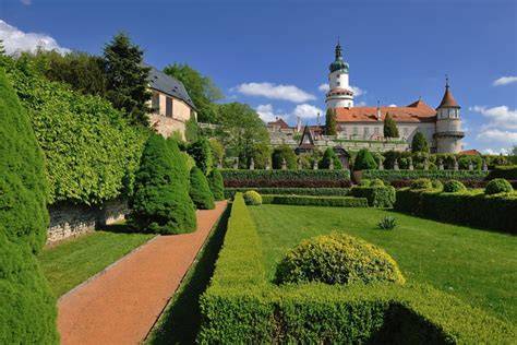Parkoviště u zámku Nové Město nad Metují