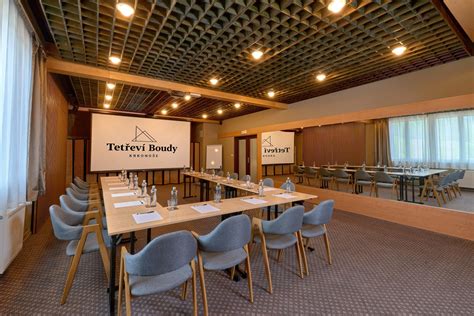 Konferenční místnost hotelu pro firemní školení
