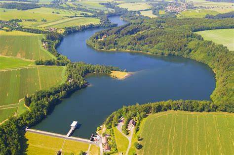 Vodní nádrž Trnávka krajina Vysočiny