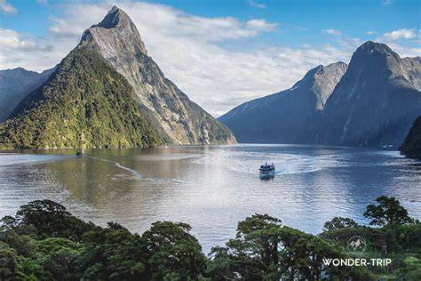 Milford Sound fjord hory vodopády