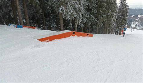 Snowpark Sillian překážky a U-rampa