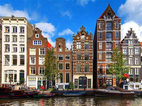 Amsterdam kanály a úzké domy