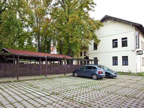 Hotel Braník u Vltavy s tramvají