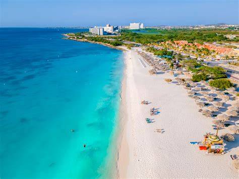 Eagle Beach Aruba bílý písek azurové moře
