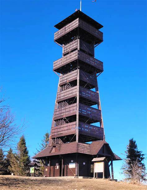 Hřeben Gruňu s výhledem na Beskydy