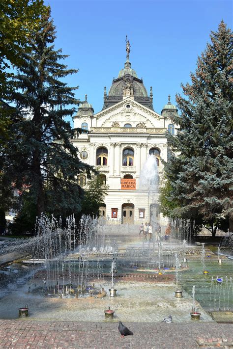 zpívající fontána a Dóm svaté Alžběty