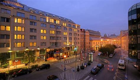 Hotel Praha v Praze v noci