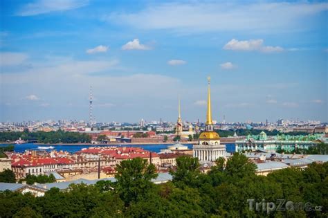 Petrohrad panorama Něvy a mostů