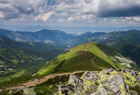vyhlídka na Nízké Tatry ze stezky