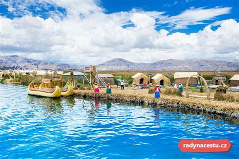 Jezero Titicaca plovoucí ostrovy Uros