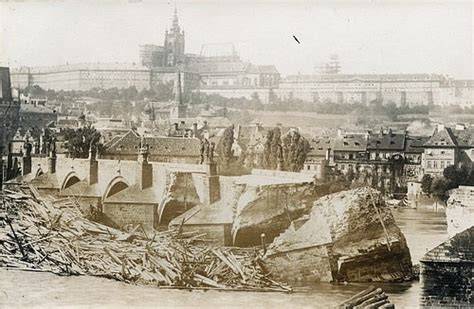 Karlův most po povodni roku 1890