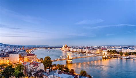 Budapešť panorama Dunaje a historické centrum