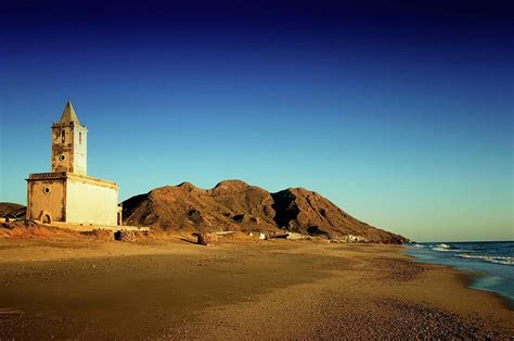 Playa Las Salinas a kostel Cabo de Gata