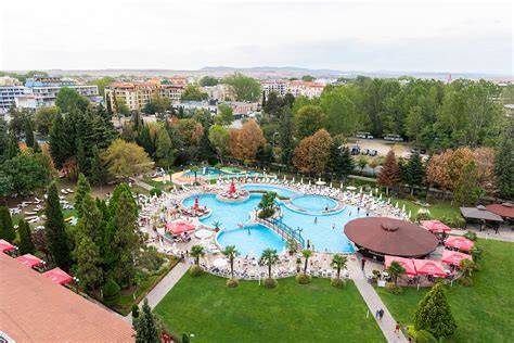 Hotel Hrizantema bazén zahrada