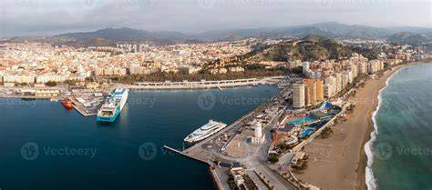 Málaga panorama města a přístavu