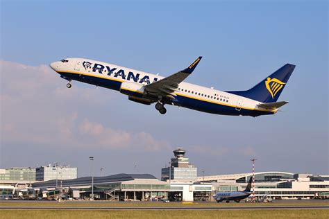 Letadlo Ryanair na letišti Praha