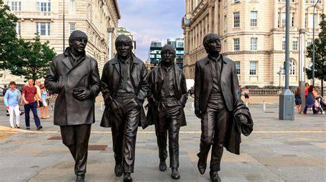 Beatles sochy nábřeží řeky Mersey Liverpool
